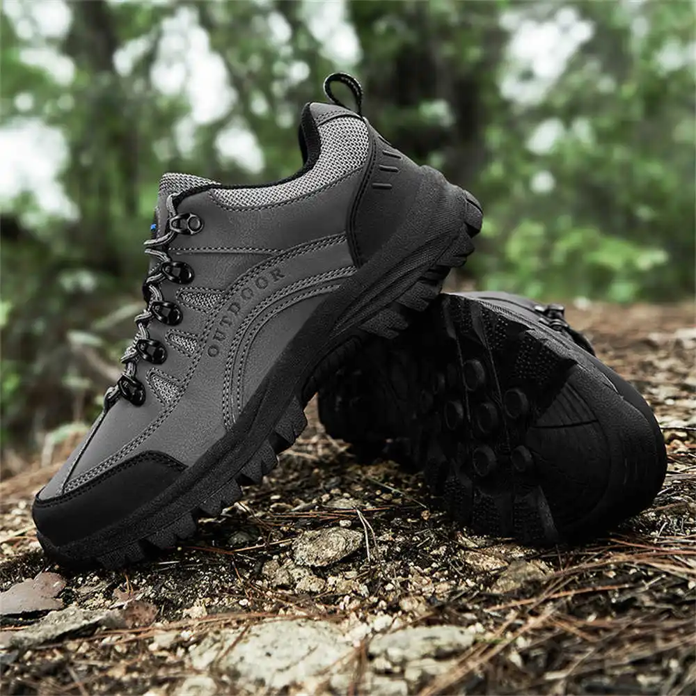 Men Formal Wear All Black - Homens e Mulheres Andando Sapatos de